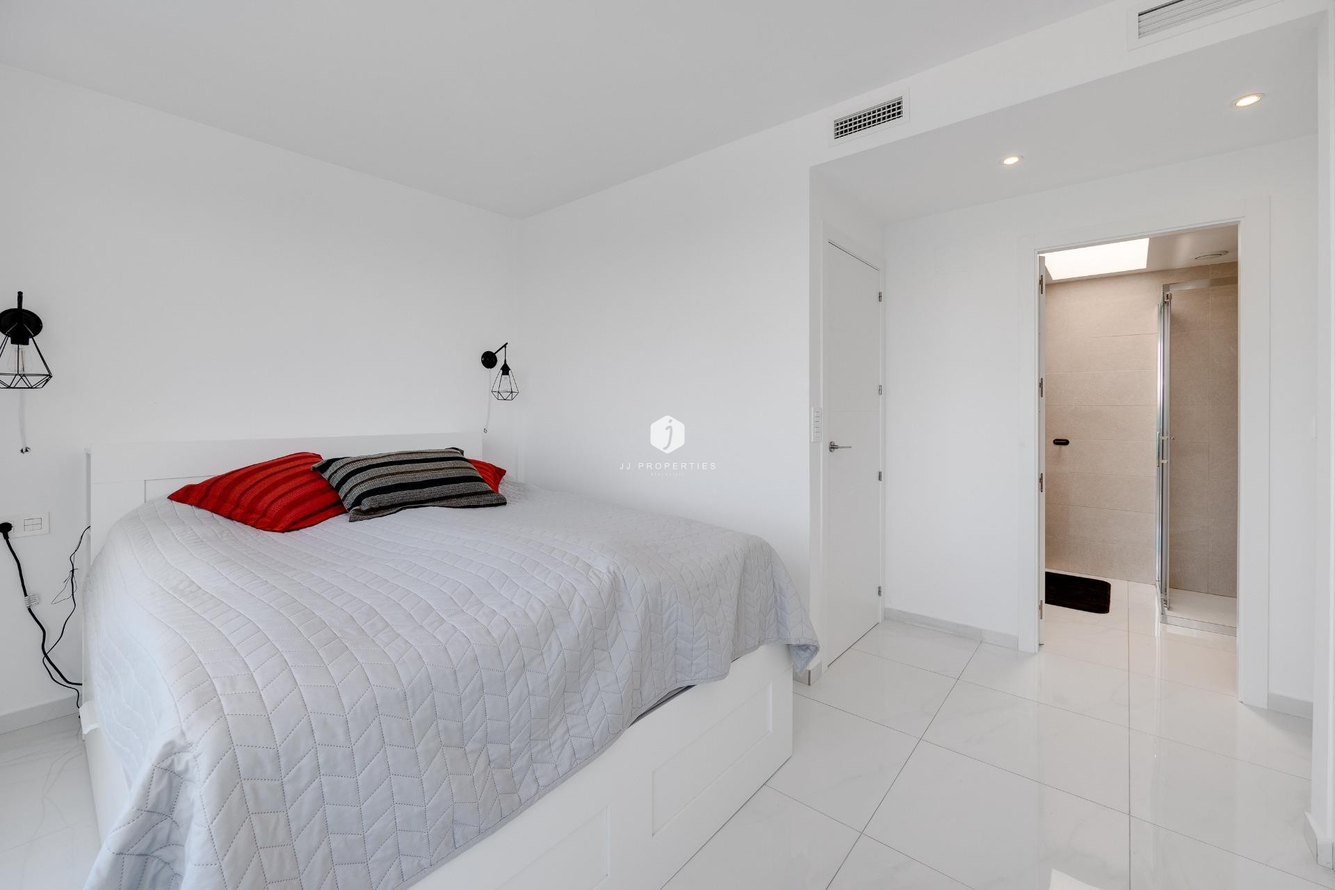 Resale - Chalet -
Torrevieja - Los Balcones
