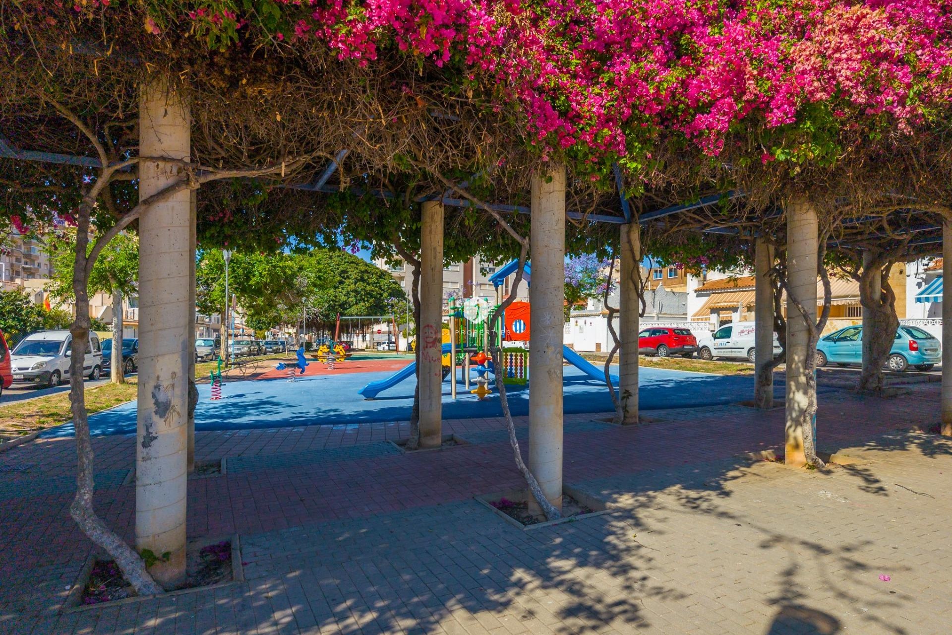 Resale - Chalet -
Torrevieja - Nueva Torrevieja