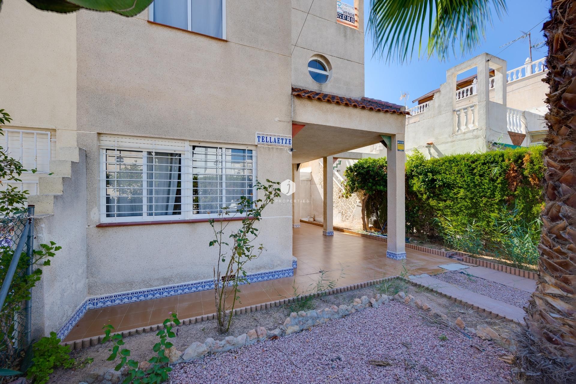 Resale - Chalet -
Torrevieja - Paraje Natural