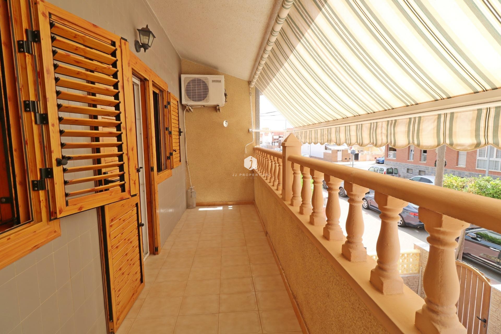 Resale - Chalet -
Torrevieja - Playa de los Naufragos