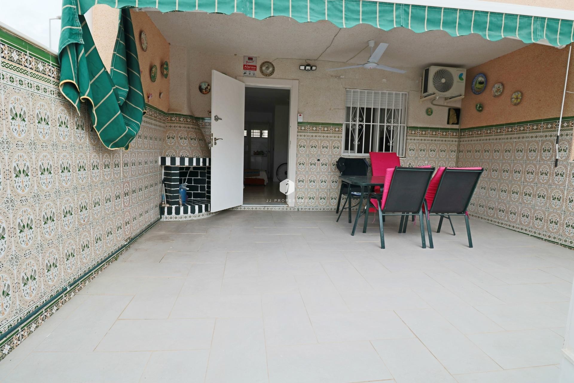 Resale - Chalet -
Torrevieja - Playa de los Naufragos