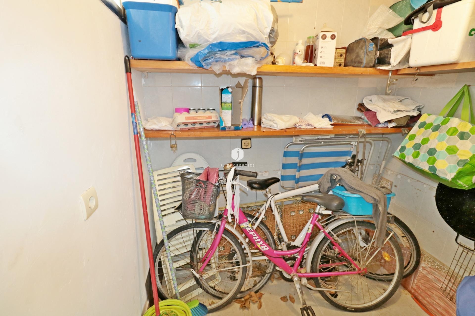 Resale - Chalet -
Torrevieja - Playa de los Naufragos
