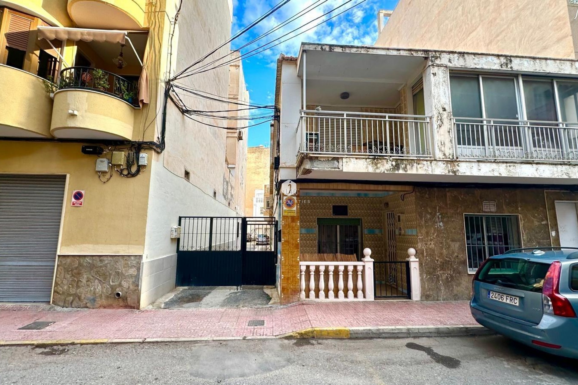 Resale - Chalet -
Torrevieja - Playa del Cura