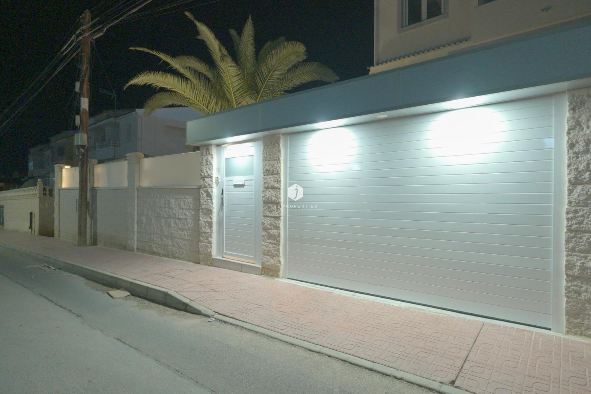 Resale - Chalet -
Torrevieja - Punta prima