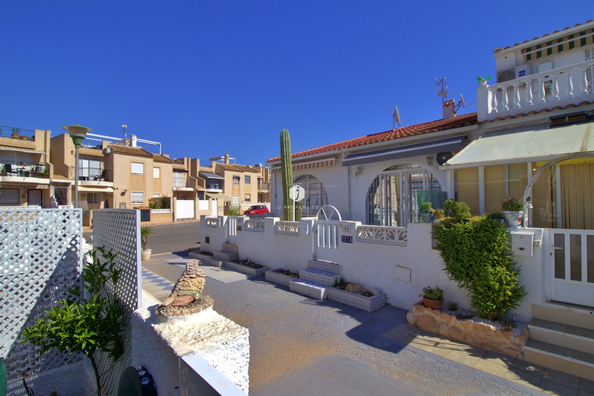 Resale - Chalet -
Torrevieja - San luis