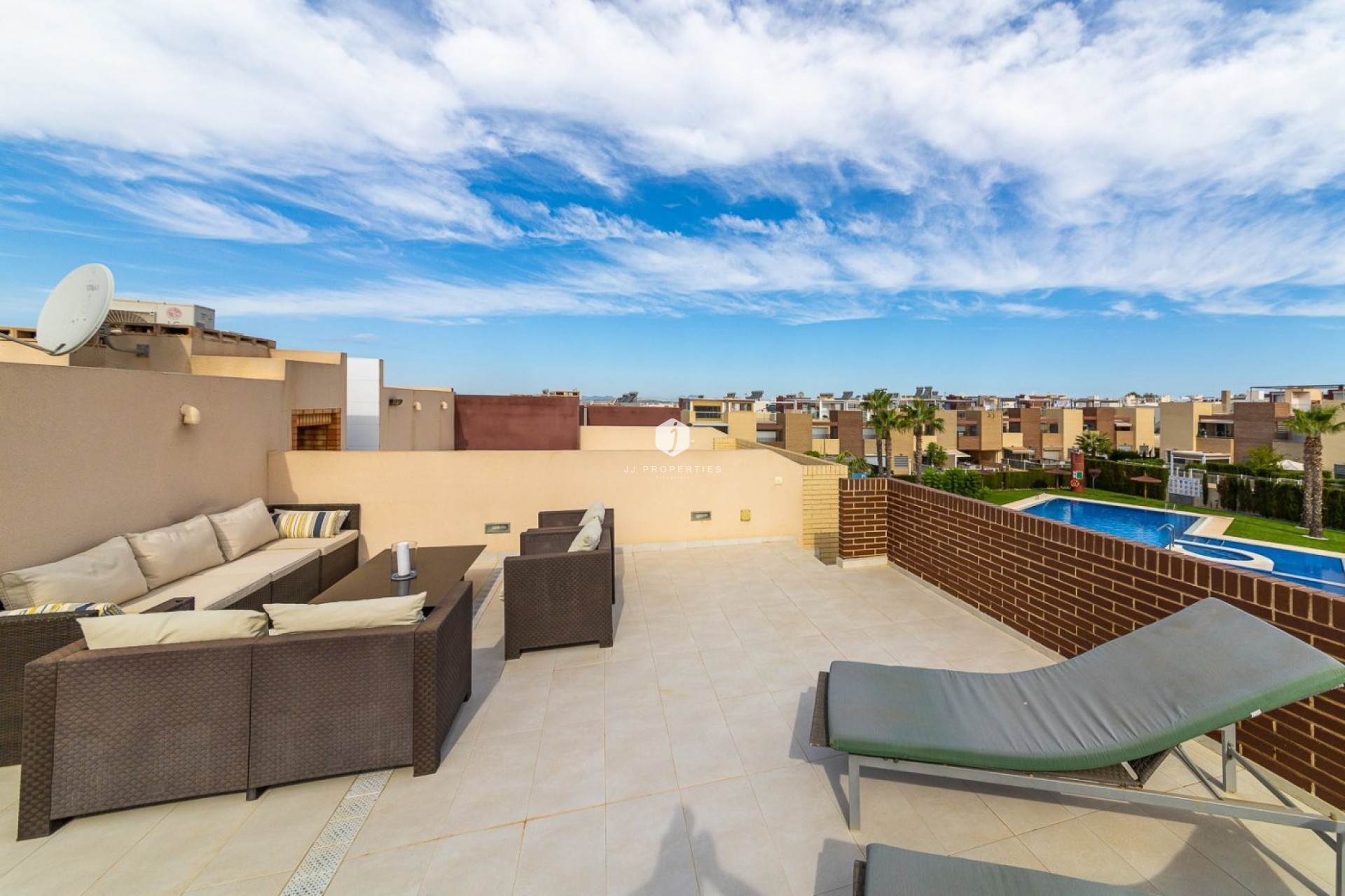 Resale - Chalet -
Torrevieja - Sector 25