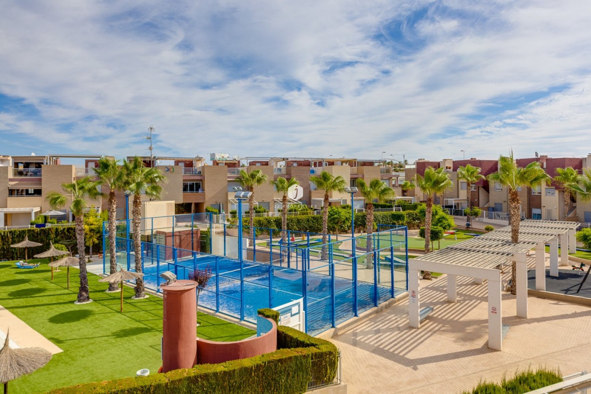 Resale - Chalet -
Torrevieja - Sector 25