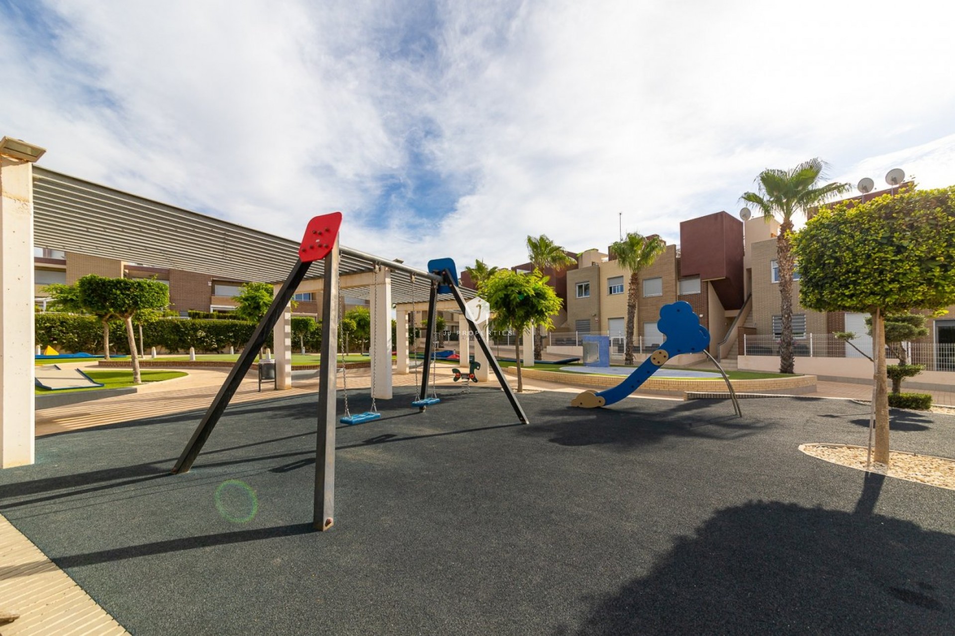 Resale - Chalet -
Torrevieja - Sector 25