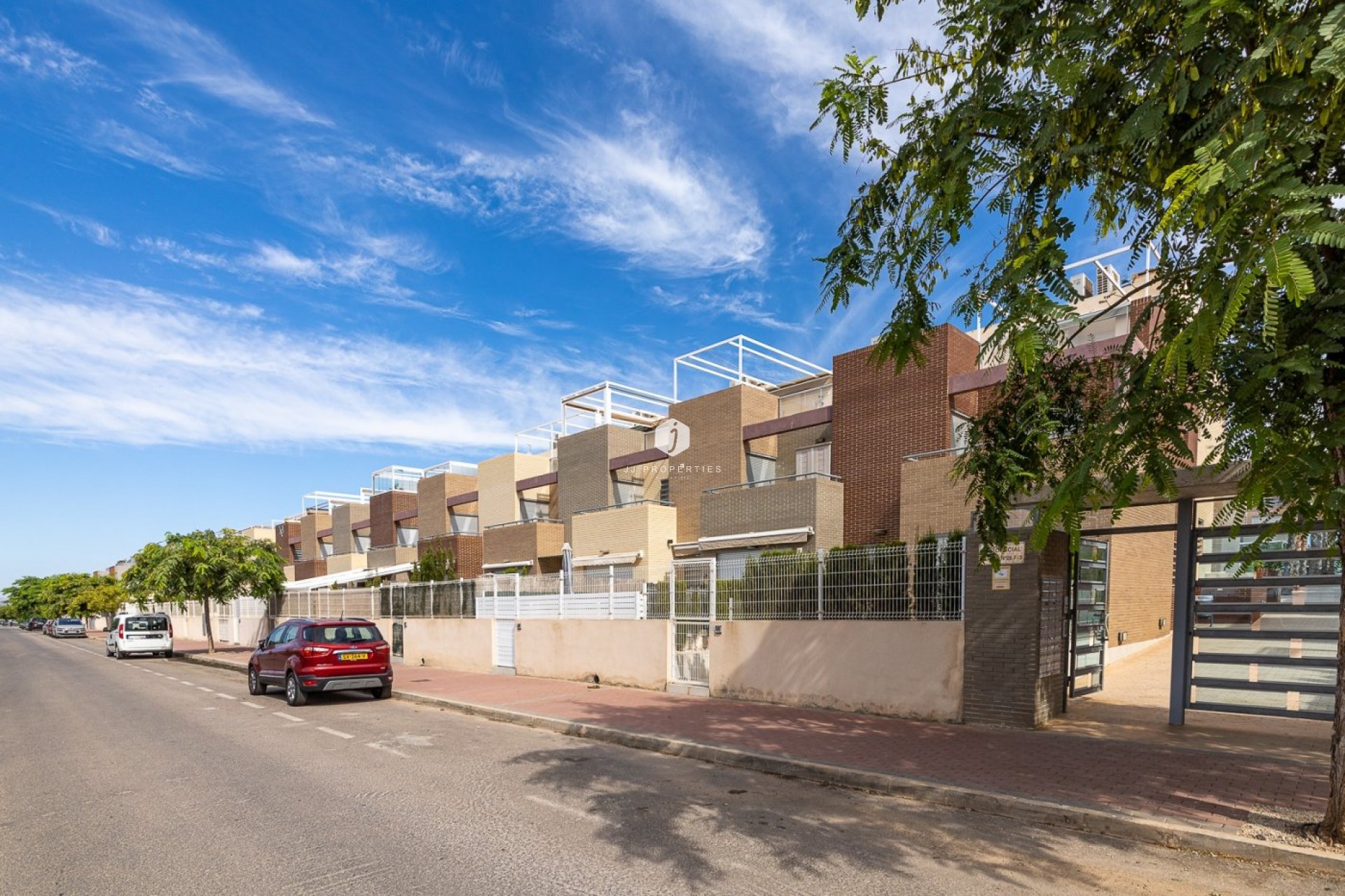 Resale - Chalet -
Torrevieja - Sector 25