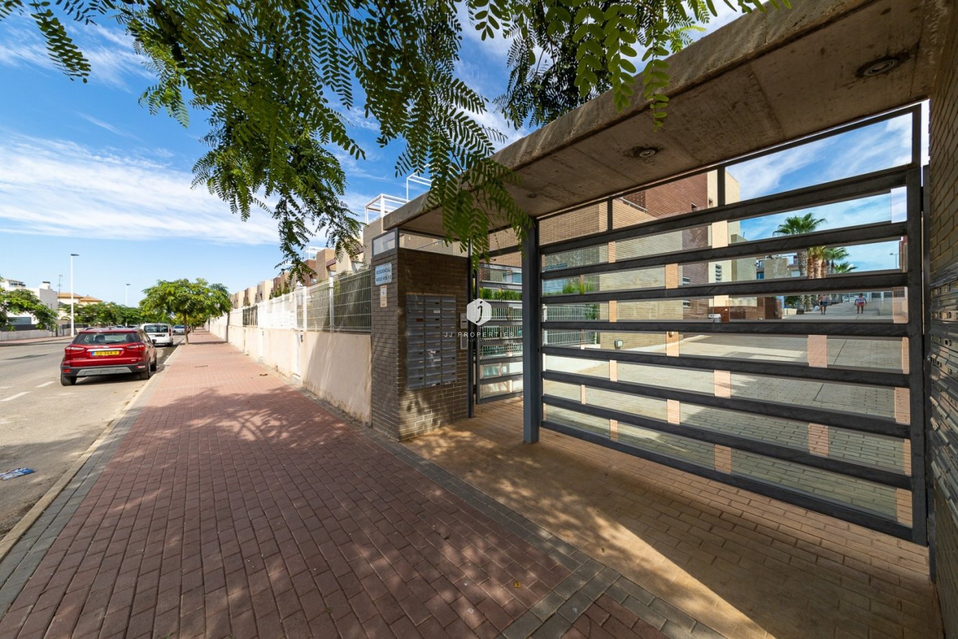 Resale - Chalet -
Torrevieja - Sector 25