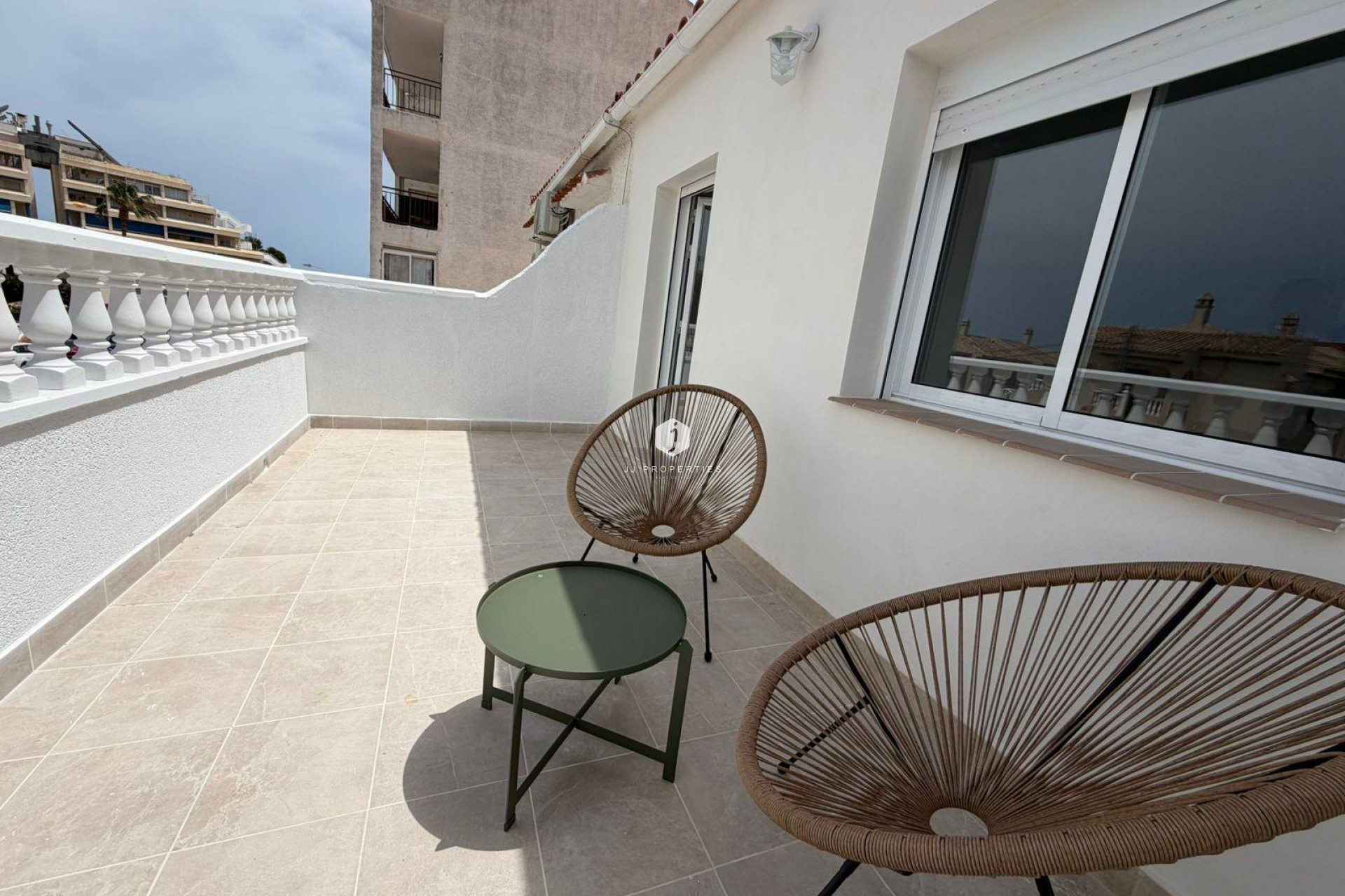 Resale - Chalet -
Torrevieja - Sector 25