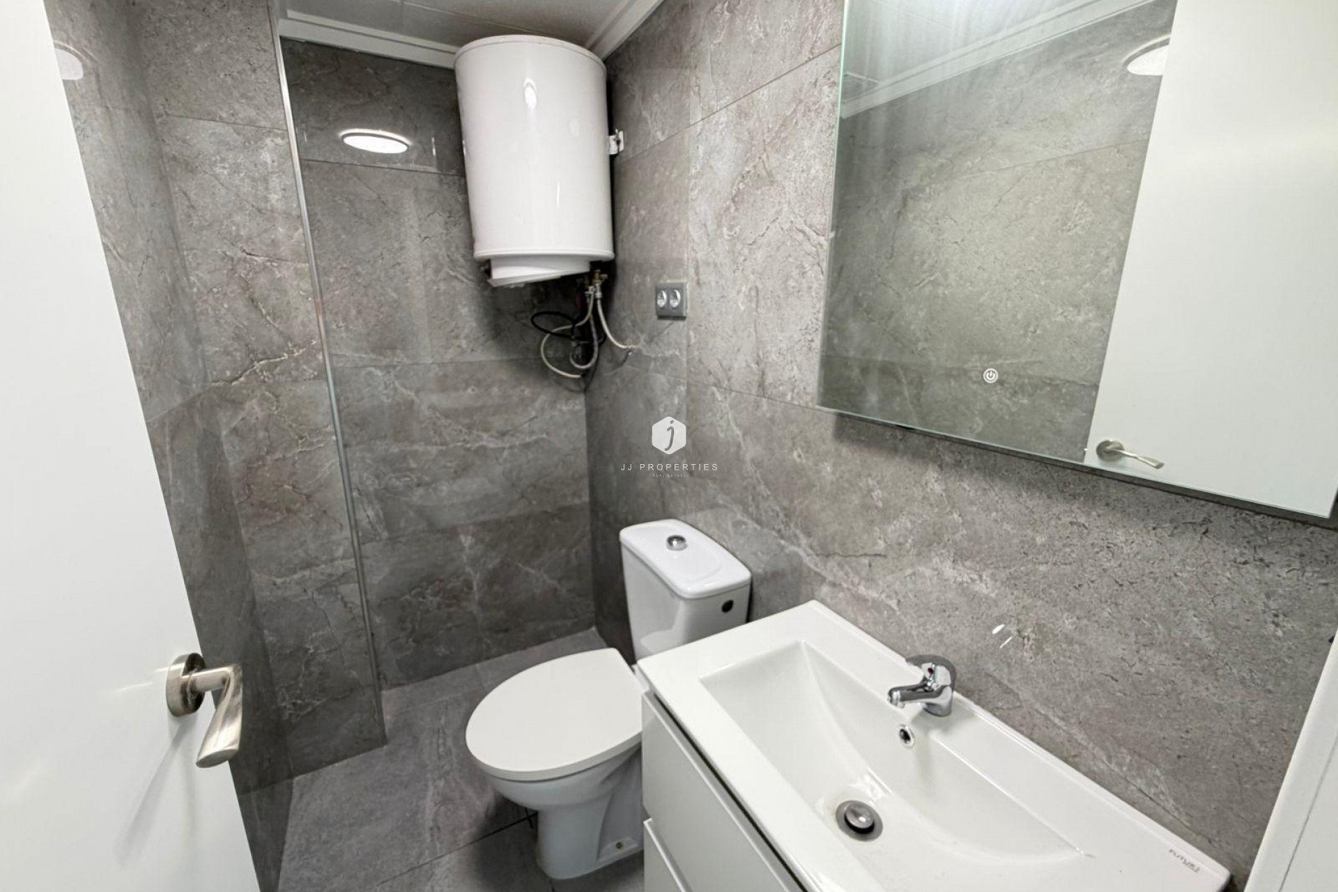 Resale - Chalet -
Torrevieja - Sector 25
