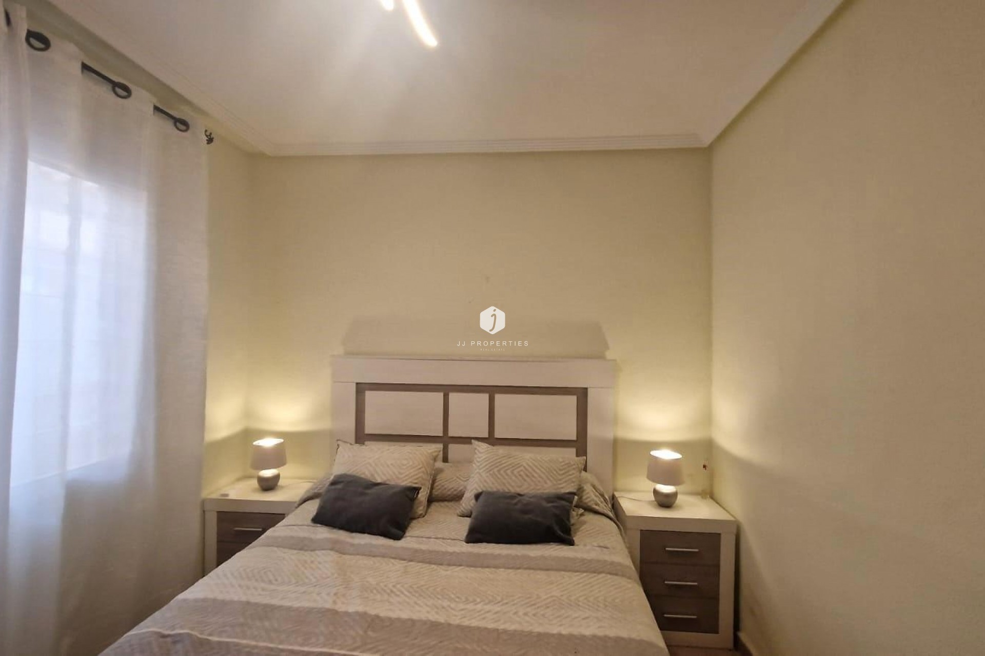 Resale - Chalet -
Torrevieja - Torreblanca