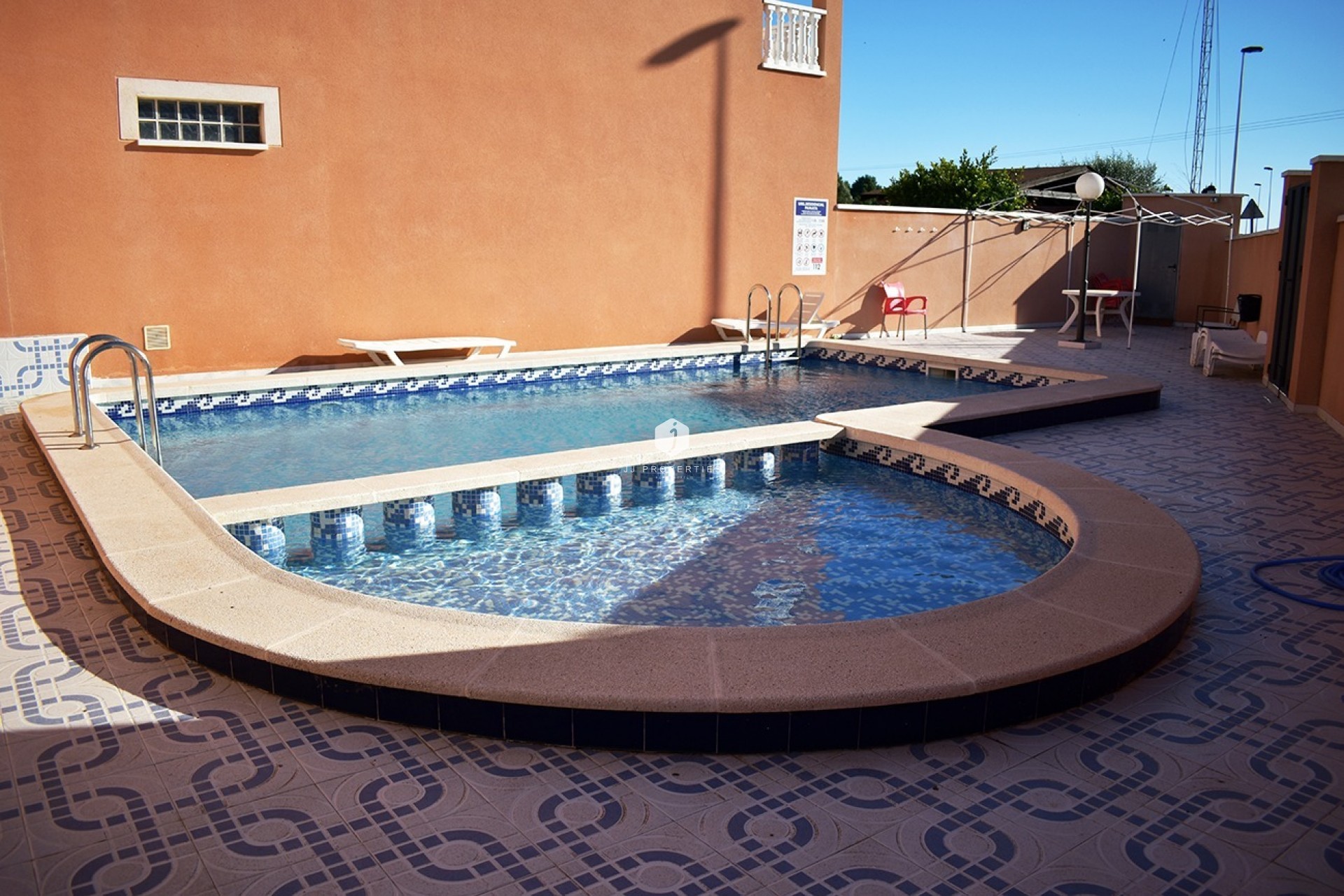 Resale - Chalet -
Torrevieja
