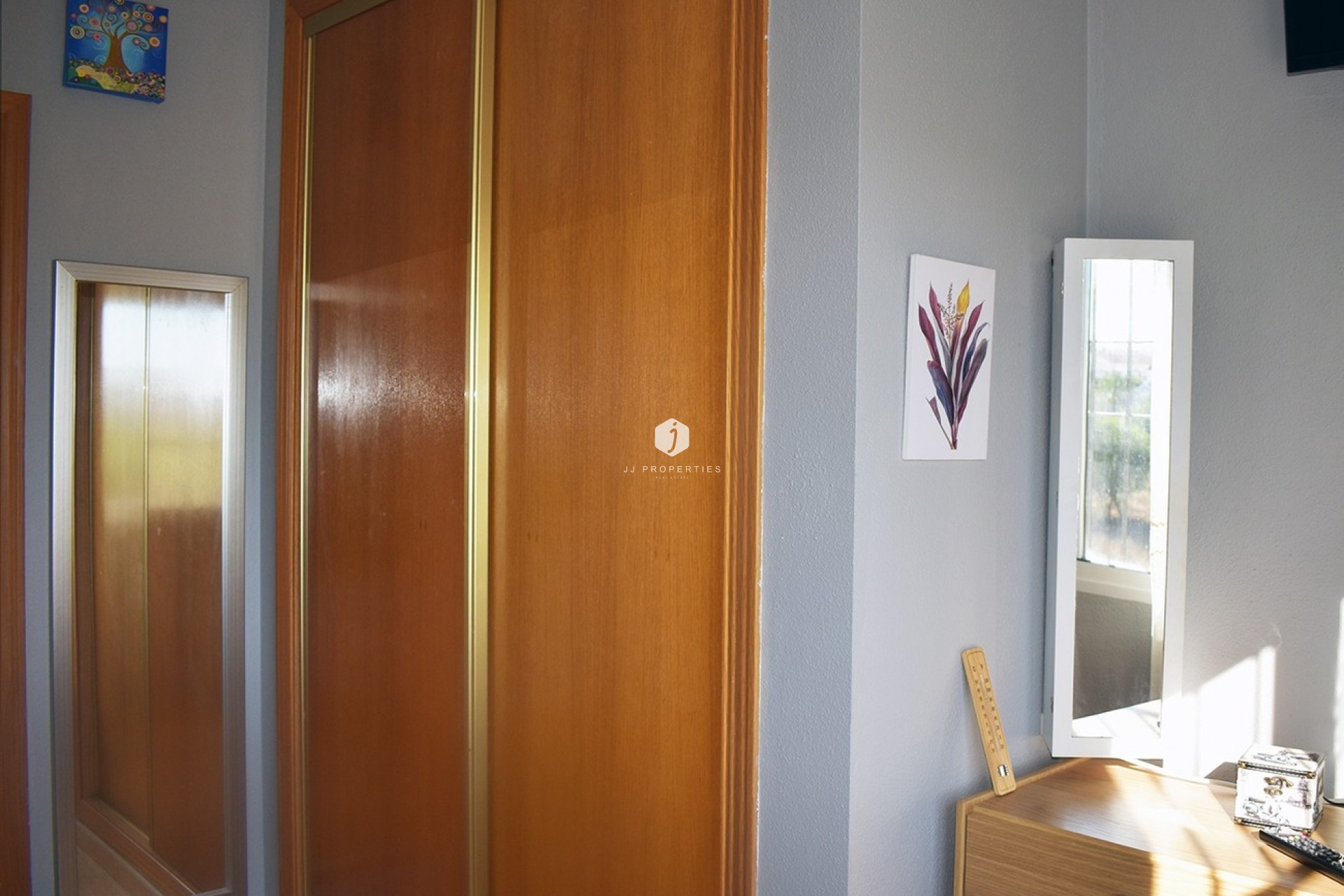 Resale - Chalet -
Torrevieja