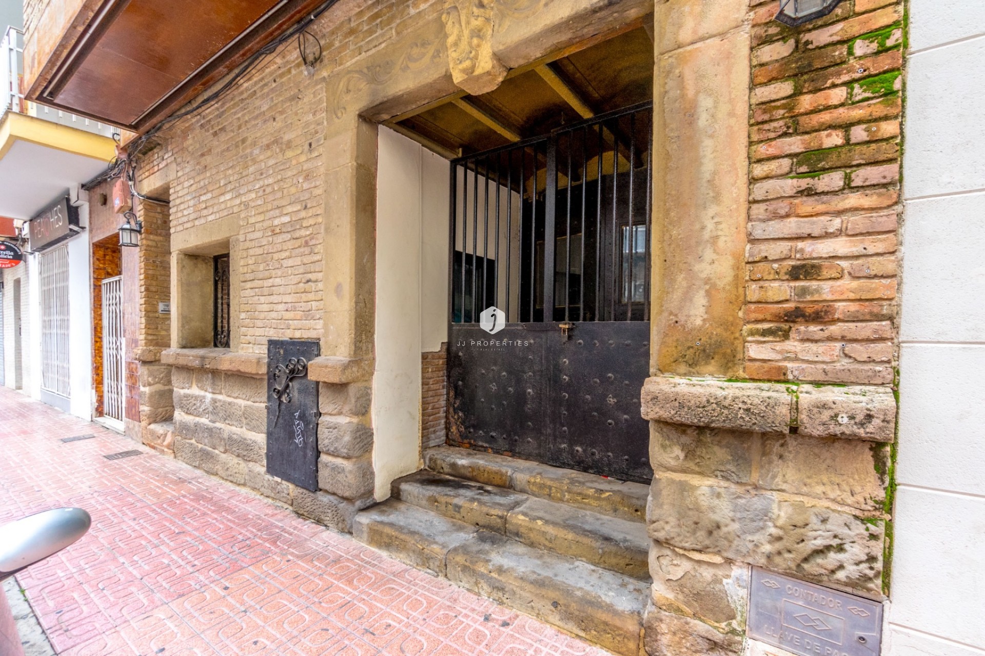 Resale - Commercial -
Torrevieja