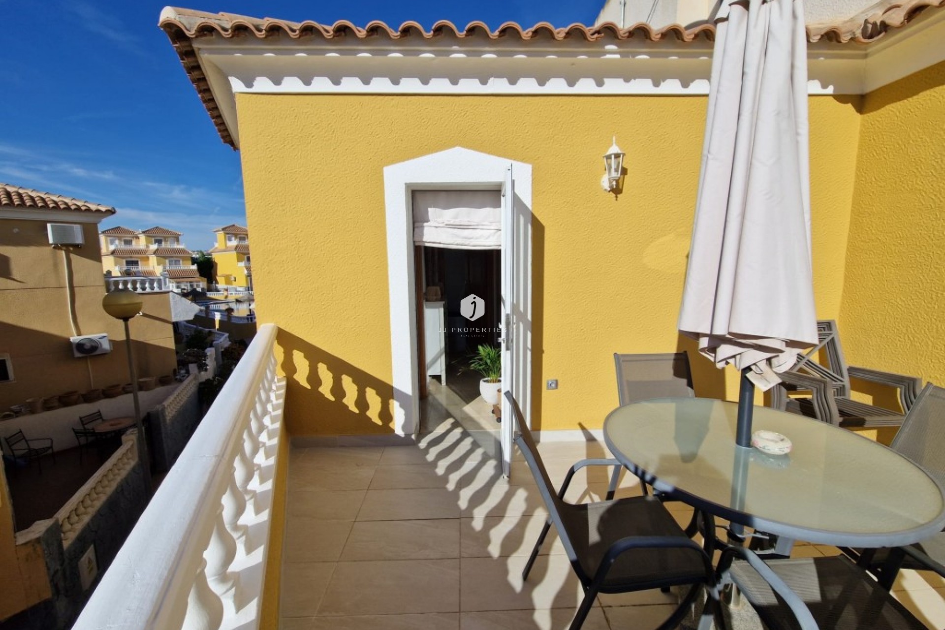 Resale - Duplex -
Playa Flamenca - Costa Blanca