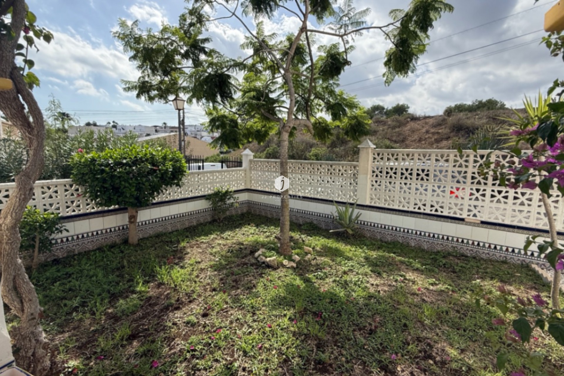 Resale - Duplex -
San Miguel de Salinas - Inland