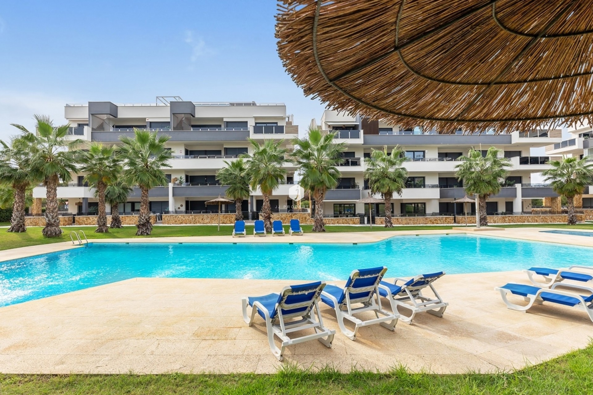 Resale - Penthouse -
Los Altos - AMANECER