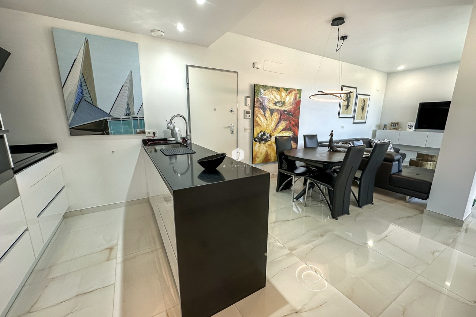 Resale - Penthouse -
Los Altos - AMANECER