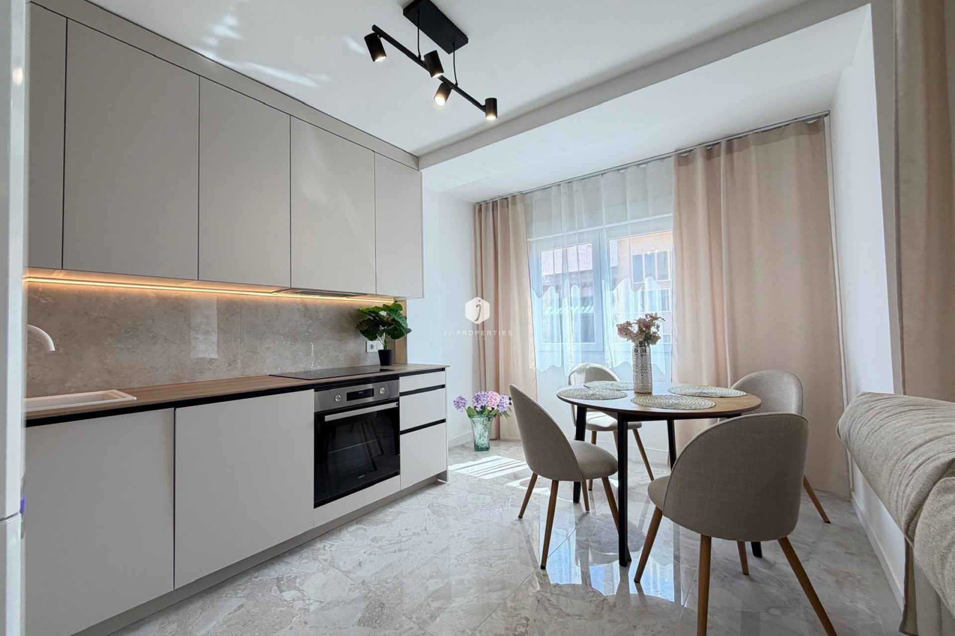 Resale - Penthouse -
Torrevieja - Estacion de autobuses