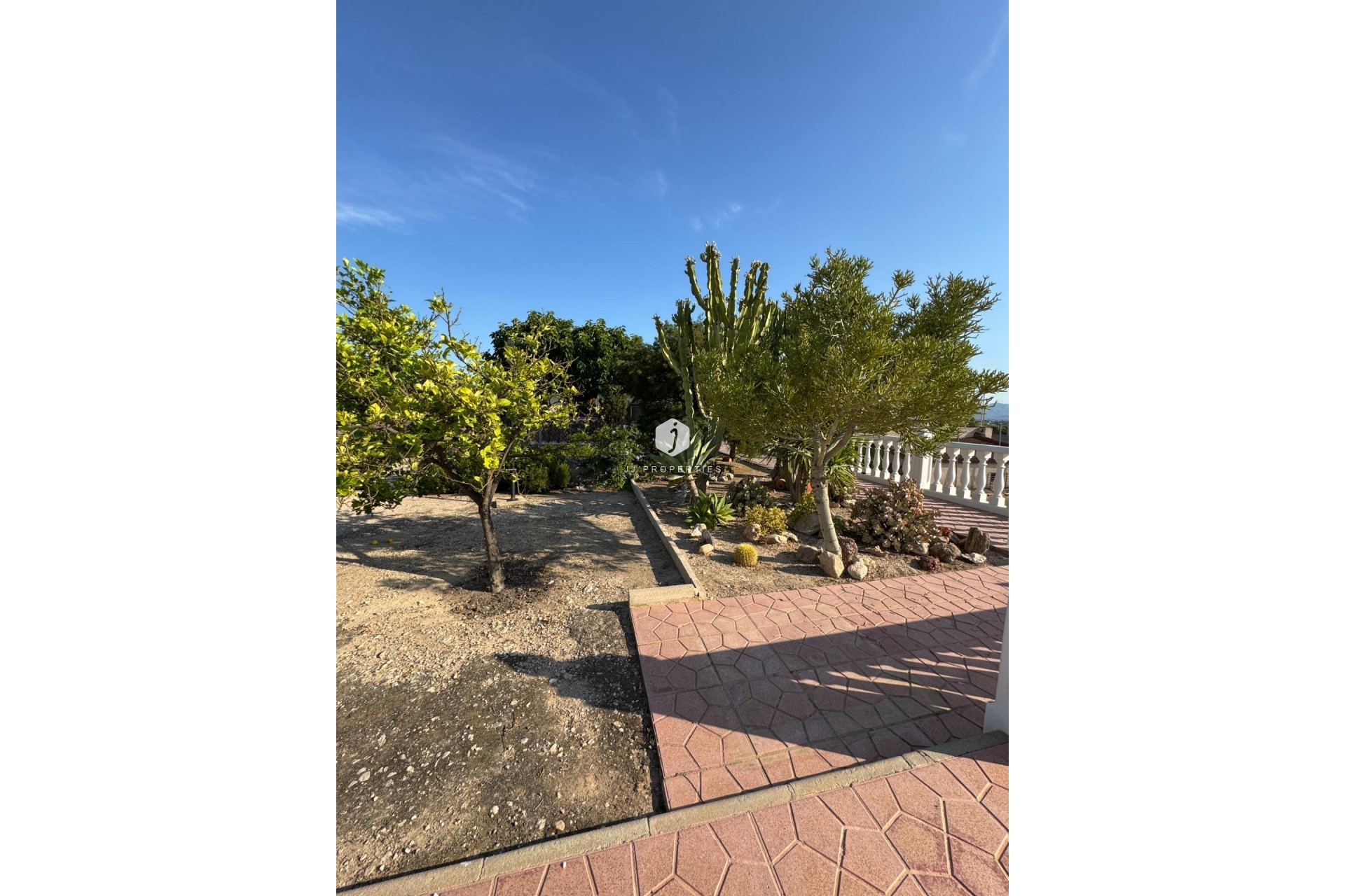 Resale - Villa -
Albatera - Partida Lomas