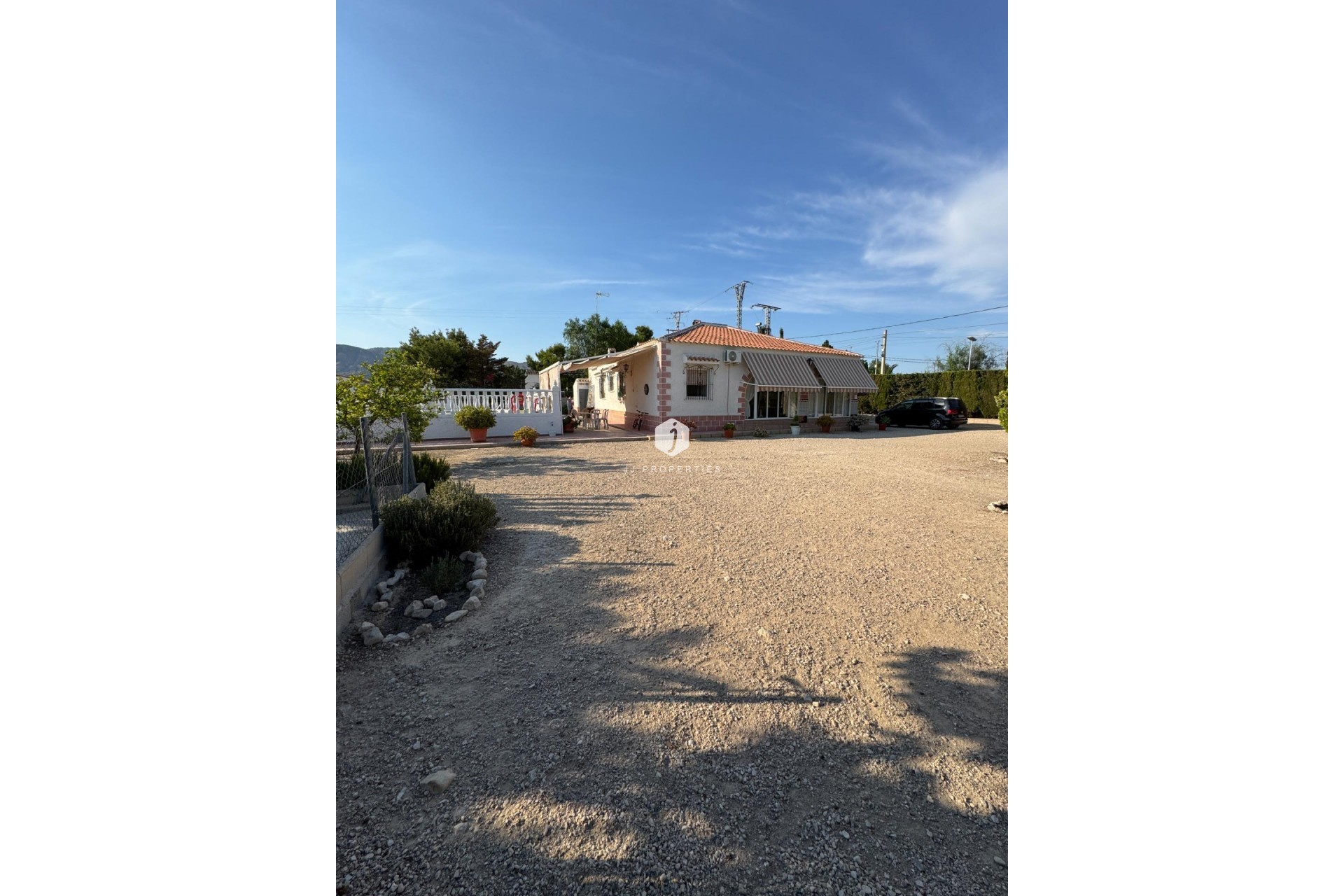 Resale - Villa -
Albatera - Partida Lomas