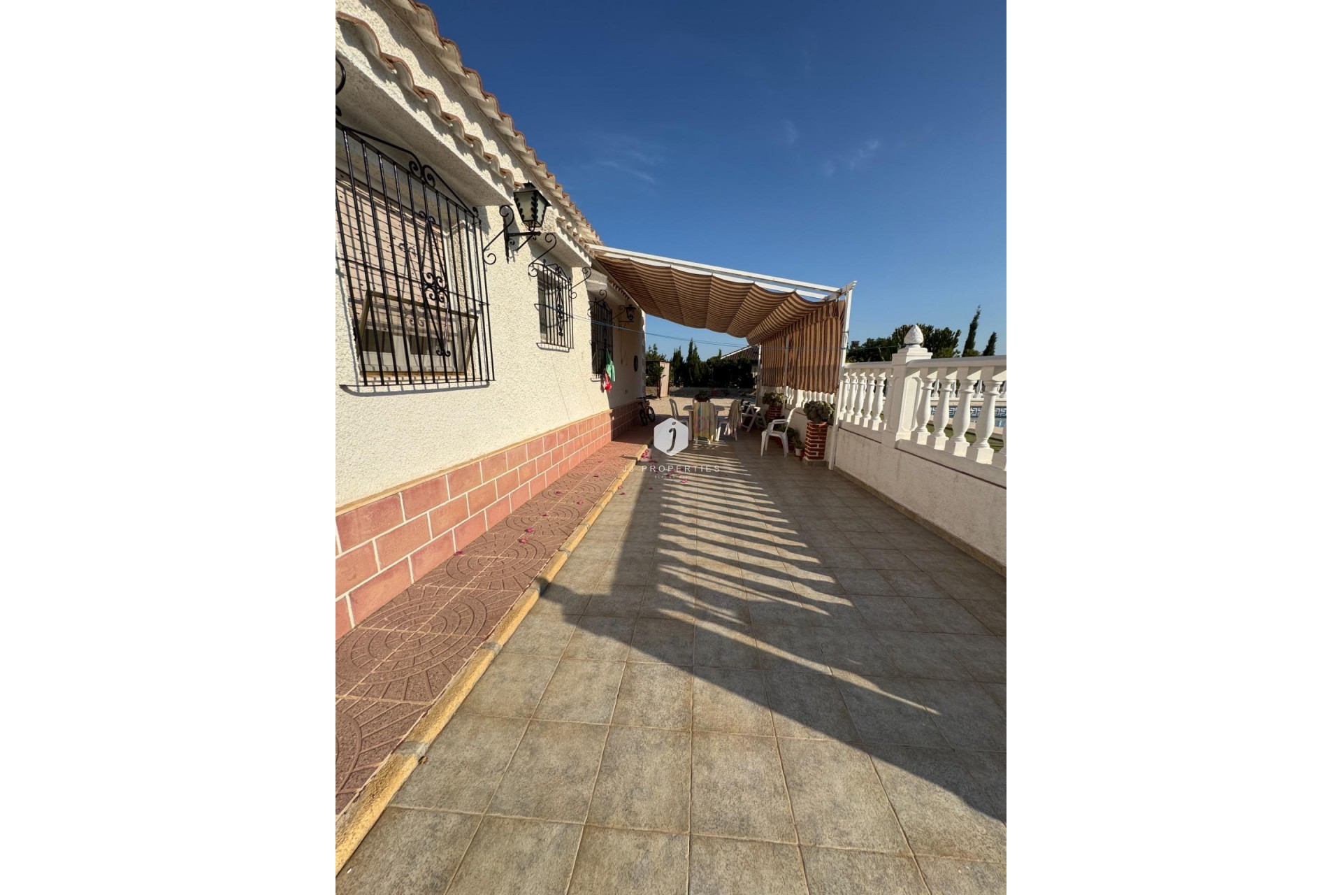 Resale - Villa -
Albatera - Partida Lomas