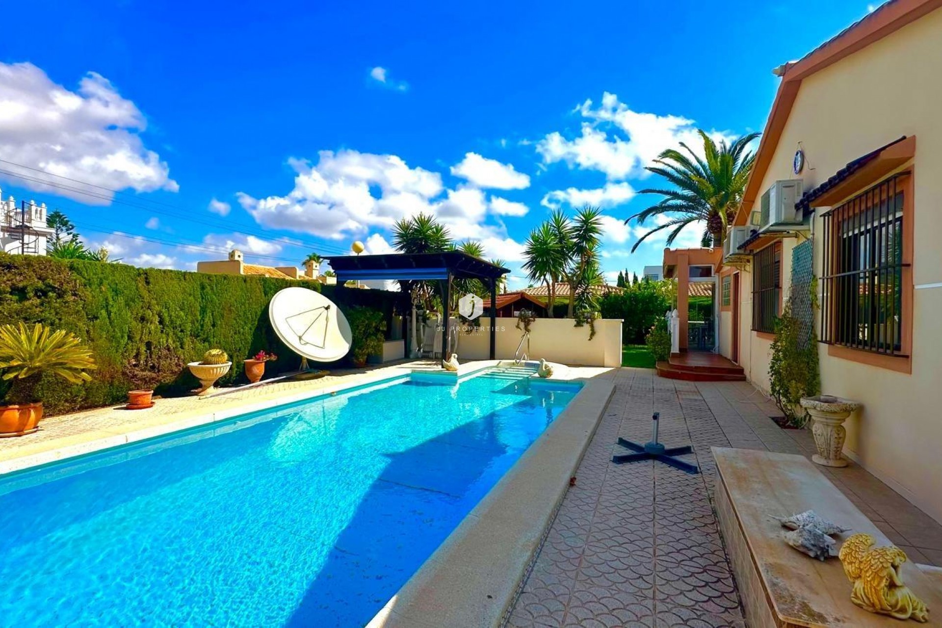 Resale - Villa -
Cabo Roig - Costa Blanca