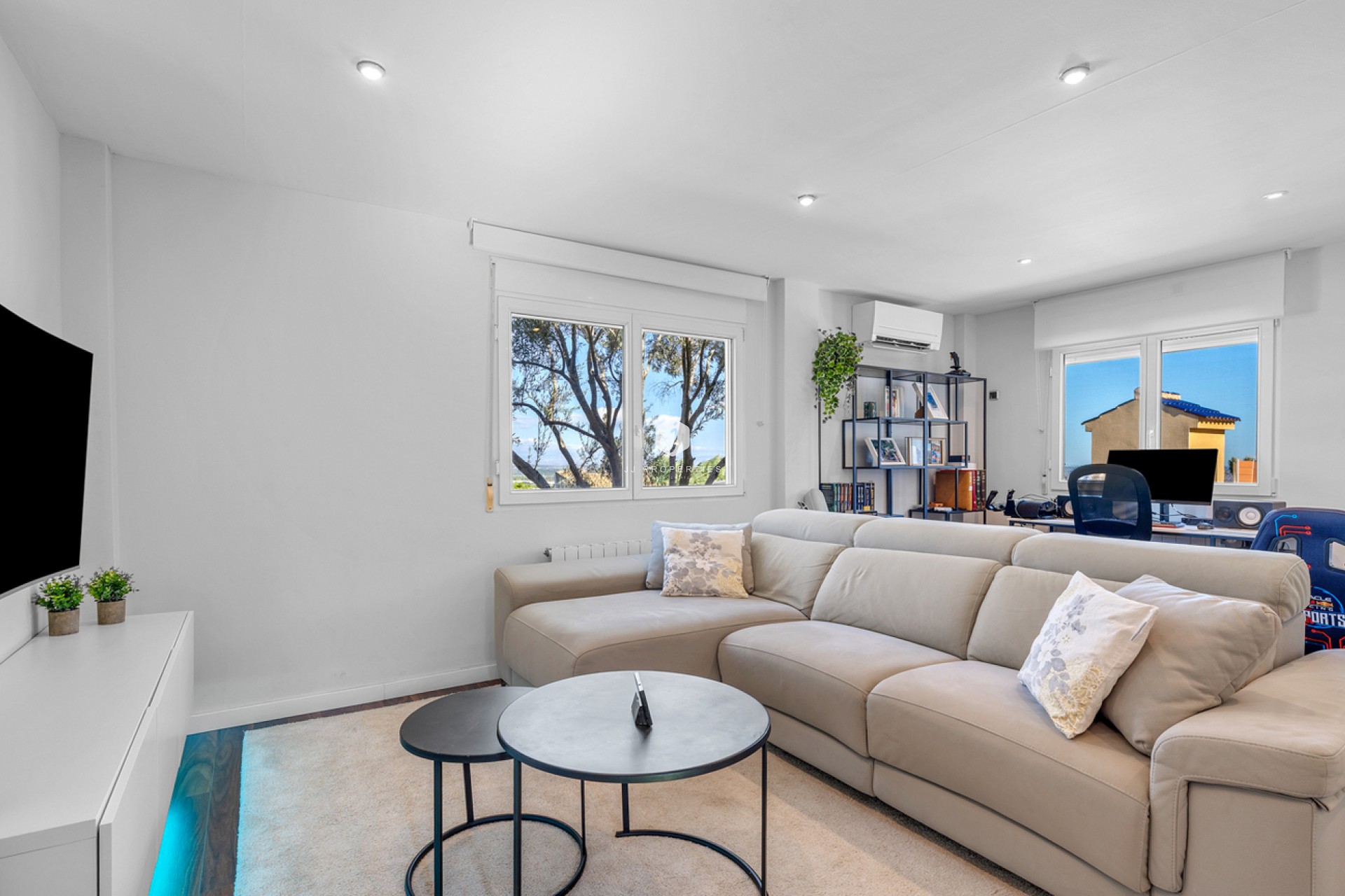 Resale - Villa -
Ciudad De Las Comunicaciones - Costa Blanca