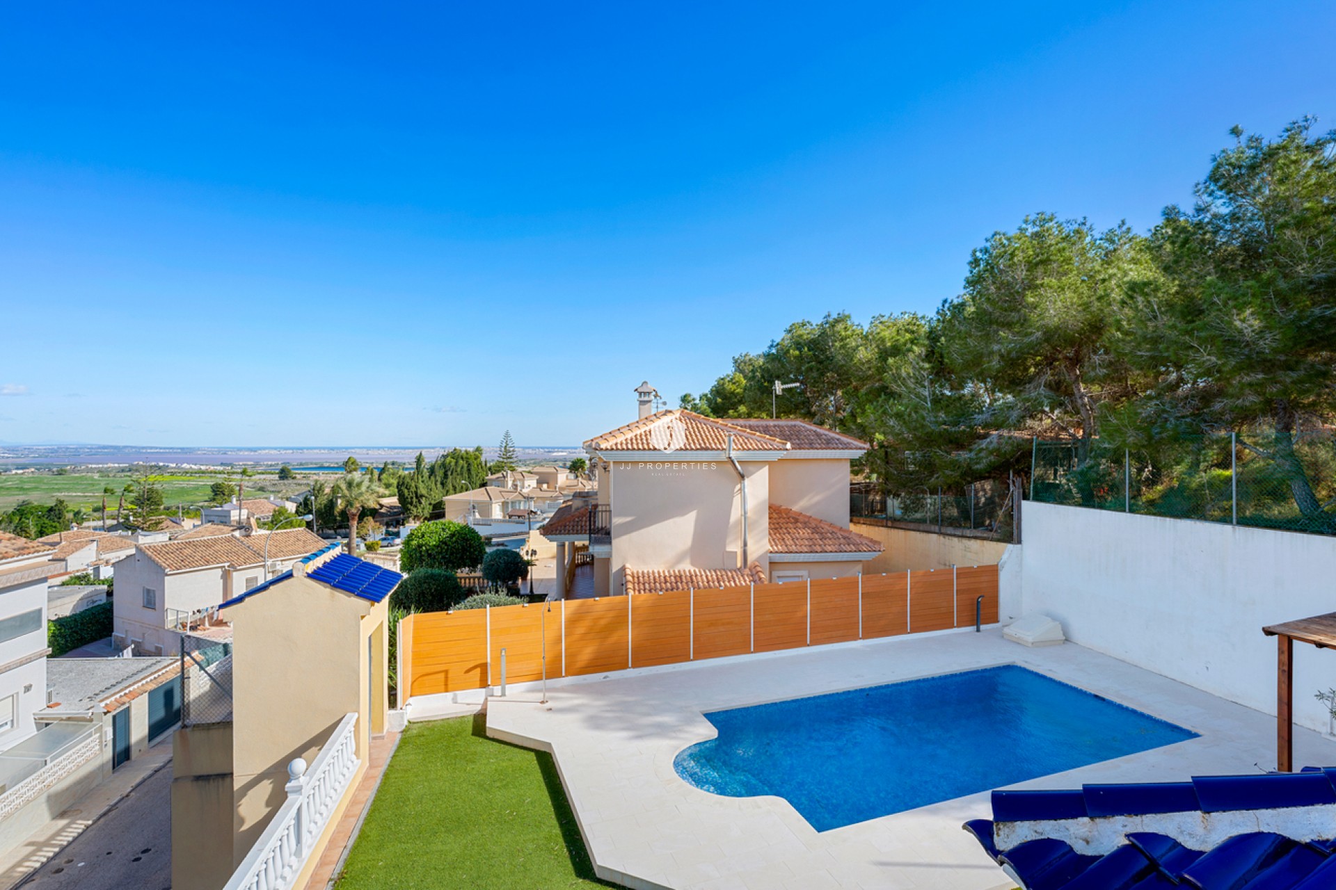 Resale - Villa -
Ciudad De Las Comunicaciones - Costa Blanca