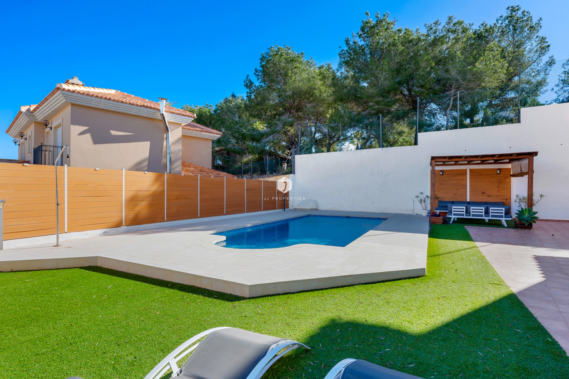 Resale - Villa -
Ciudad De Las Comunicaciones - Costa Blanca