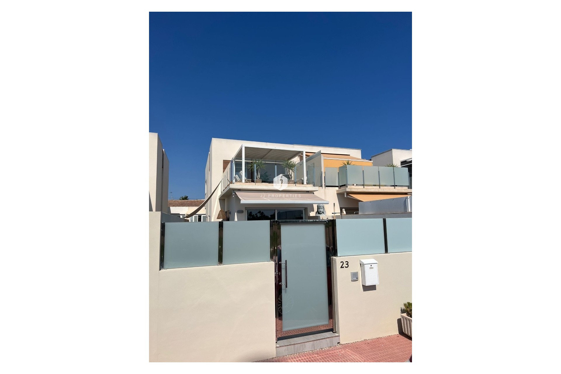 Resale - Villa -
Daya Vieja - Costa Blanca