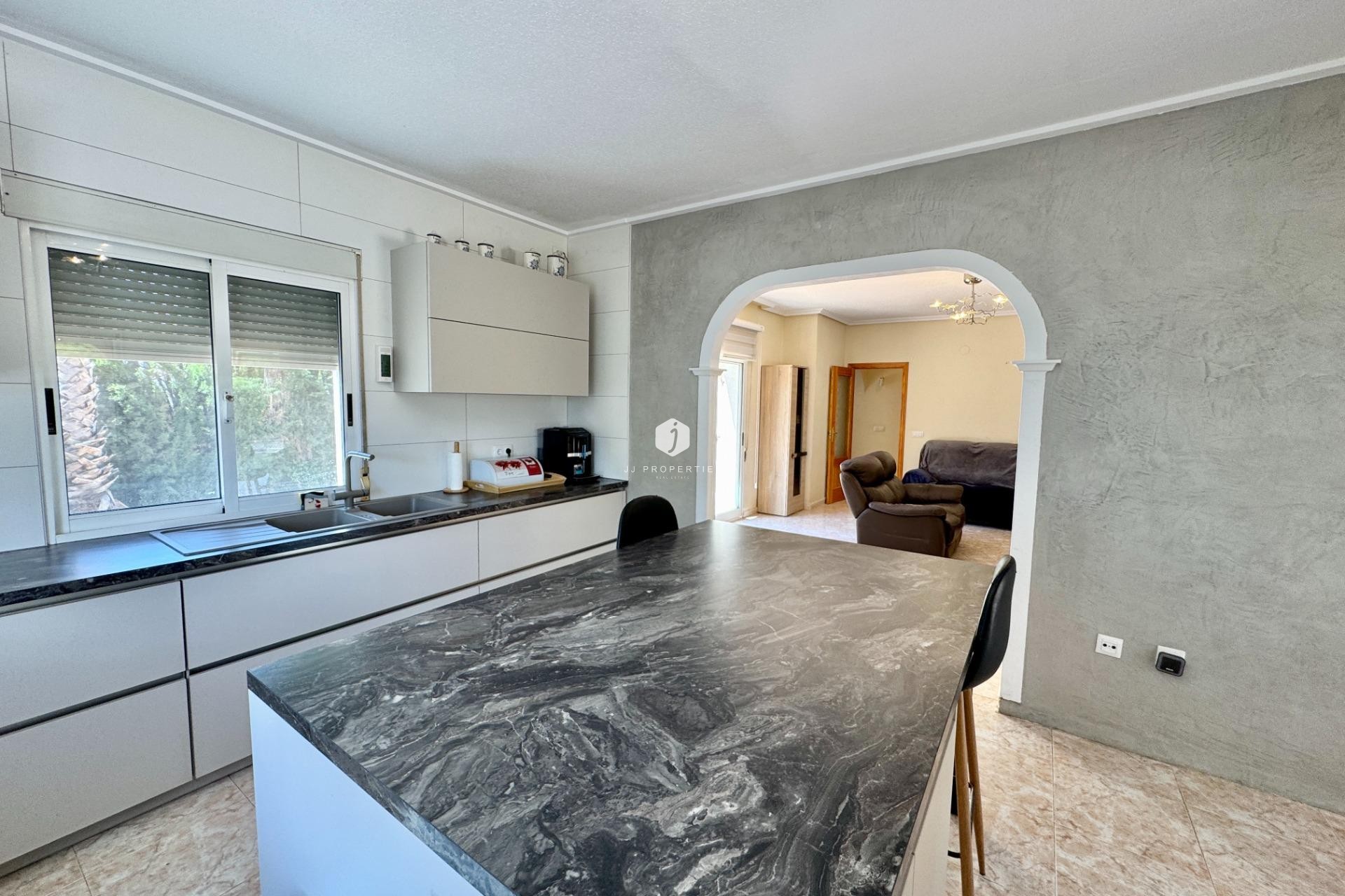 Resale - Villa -
Dolores - Cmno. Escorredor