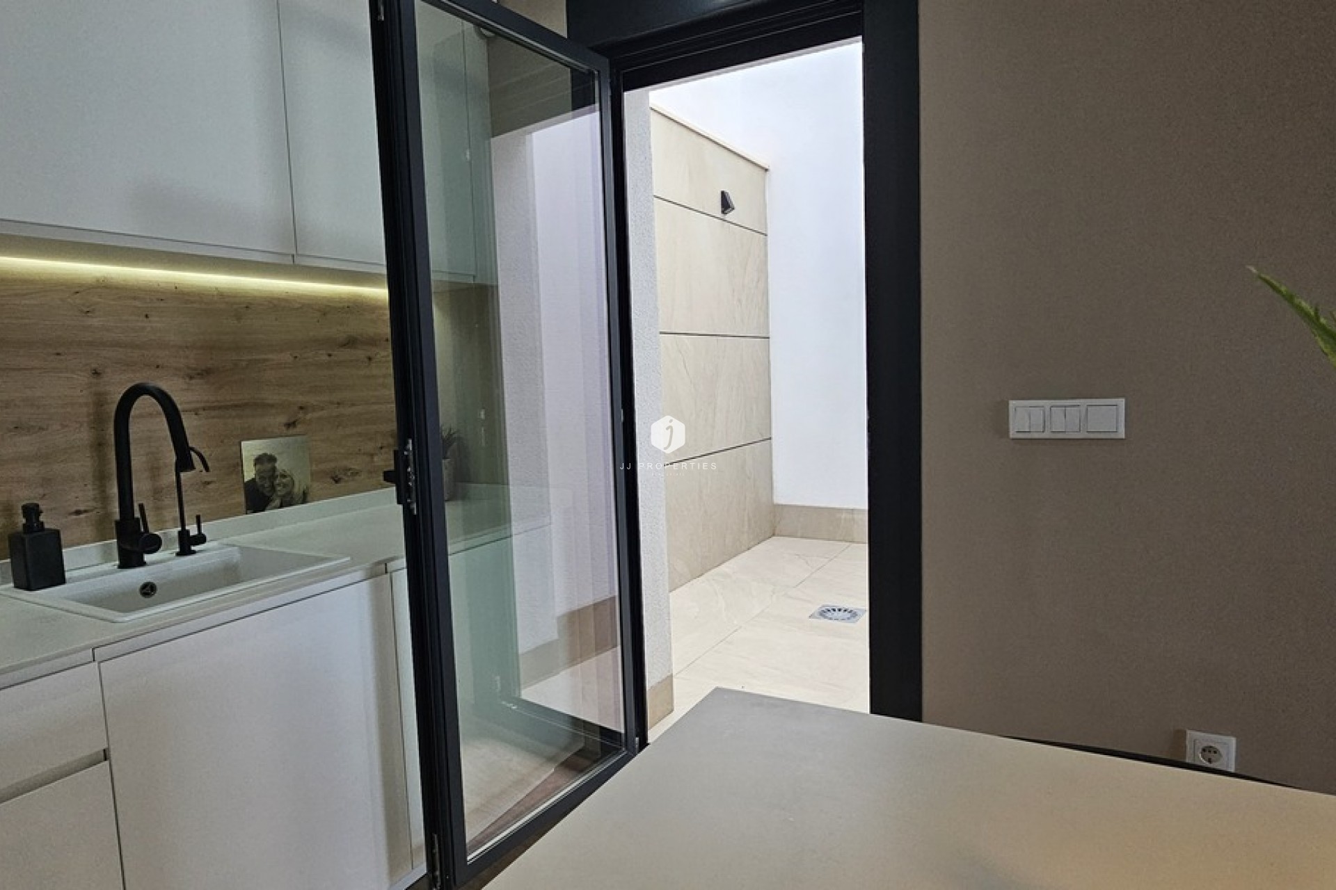 Resale - Villa -
Dolores - Sector 4