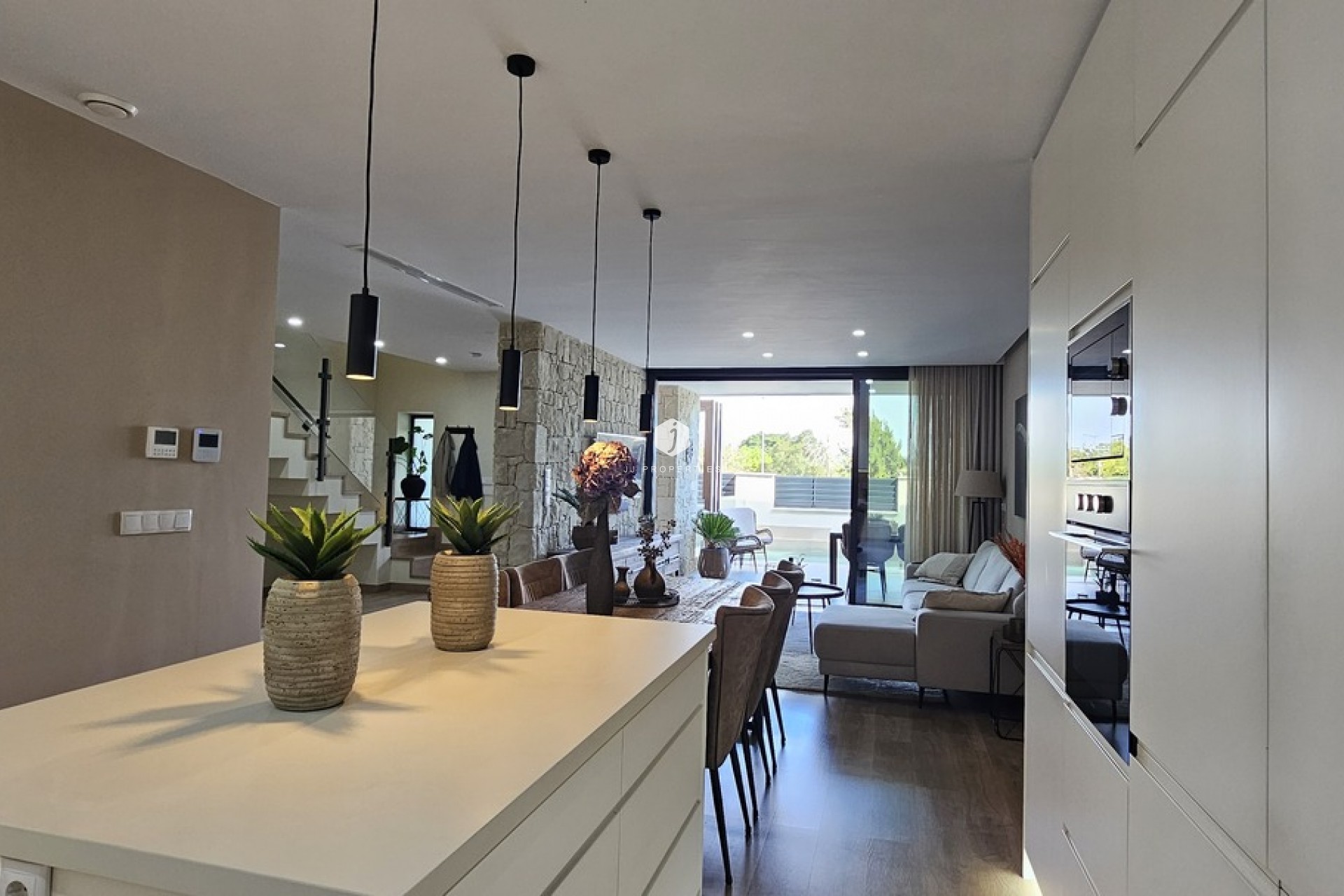 Resale - Villa -
Dolores - Sector 4