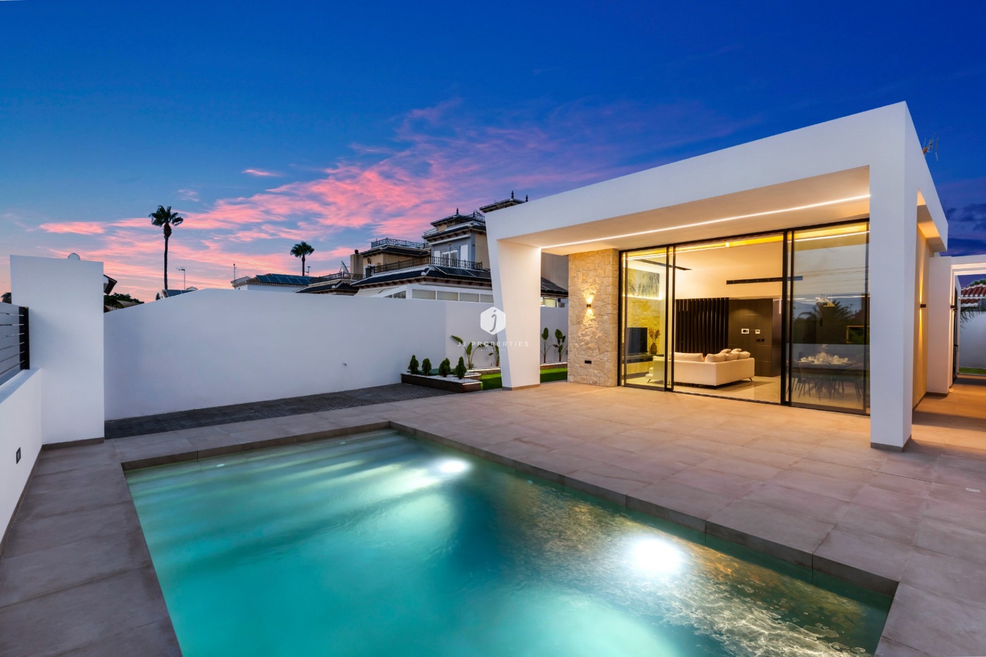 Resale - Villa -
El Chaparral - Inland