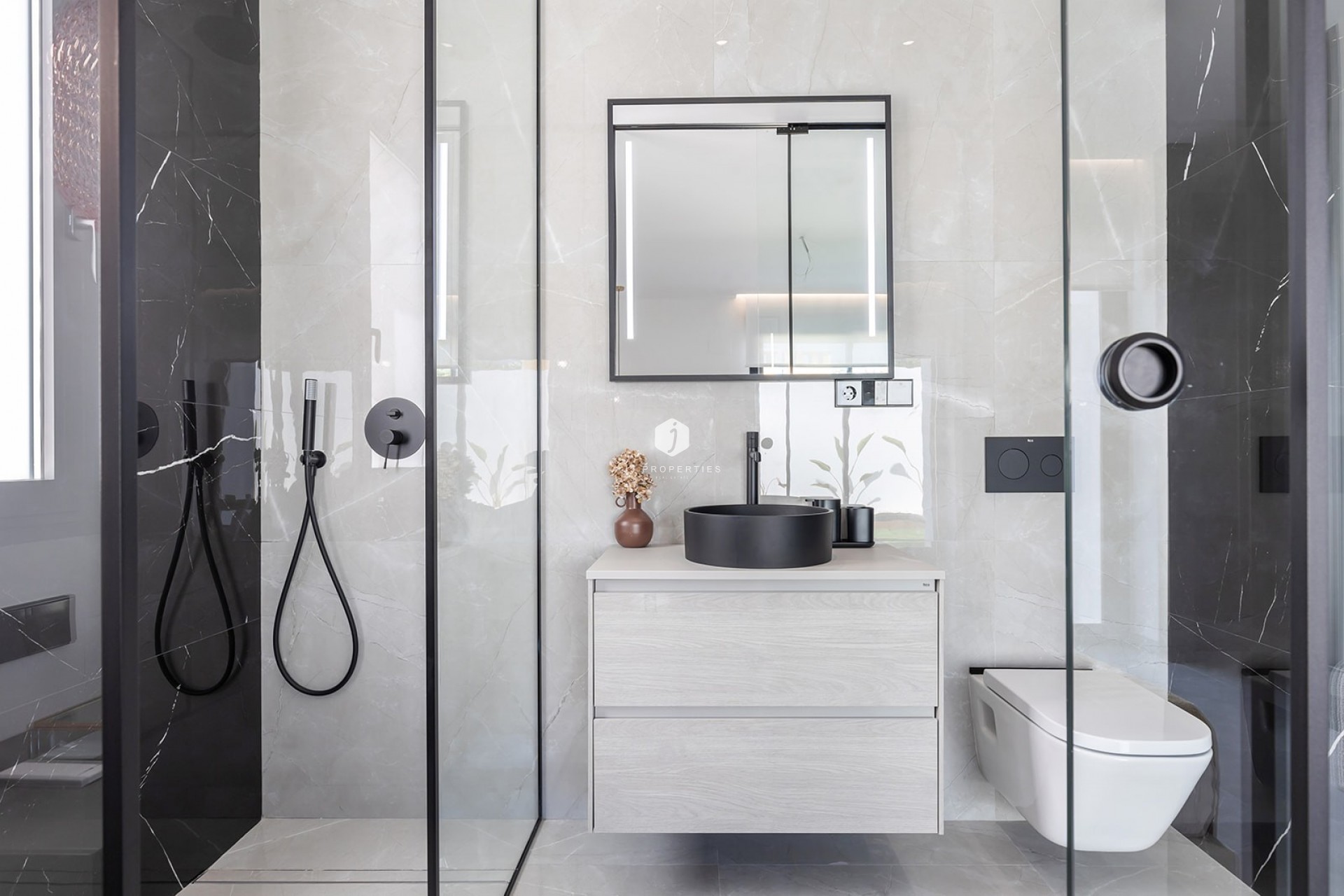 Resale - Villa -
El Chaparral - Inland