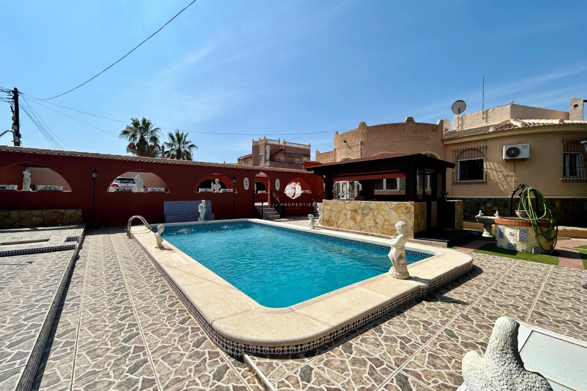 Resale - Villa -
El Chaparral - Inland