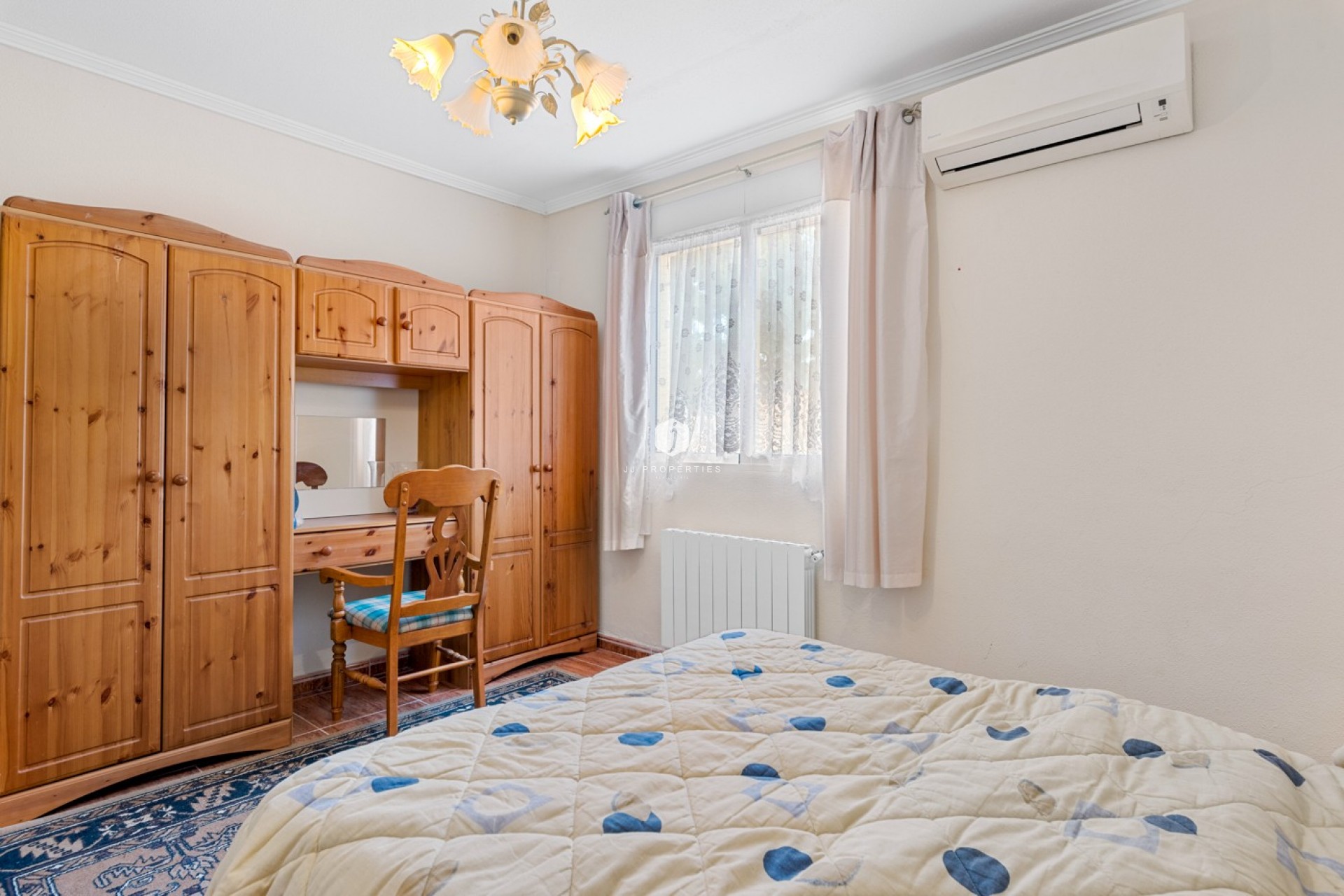 Resale - Villa -
Jacarilla - Inland