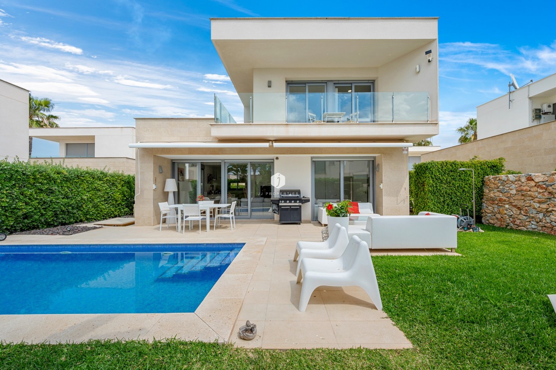 Resale - Villa -
Jacarilla - Inland