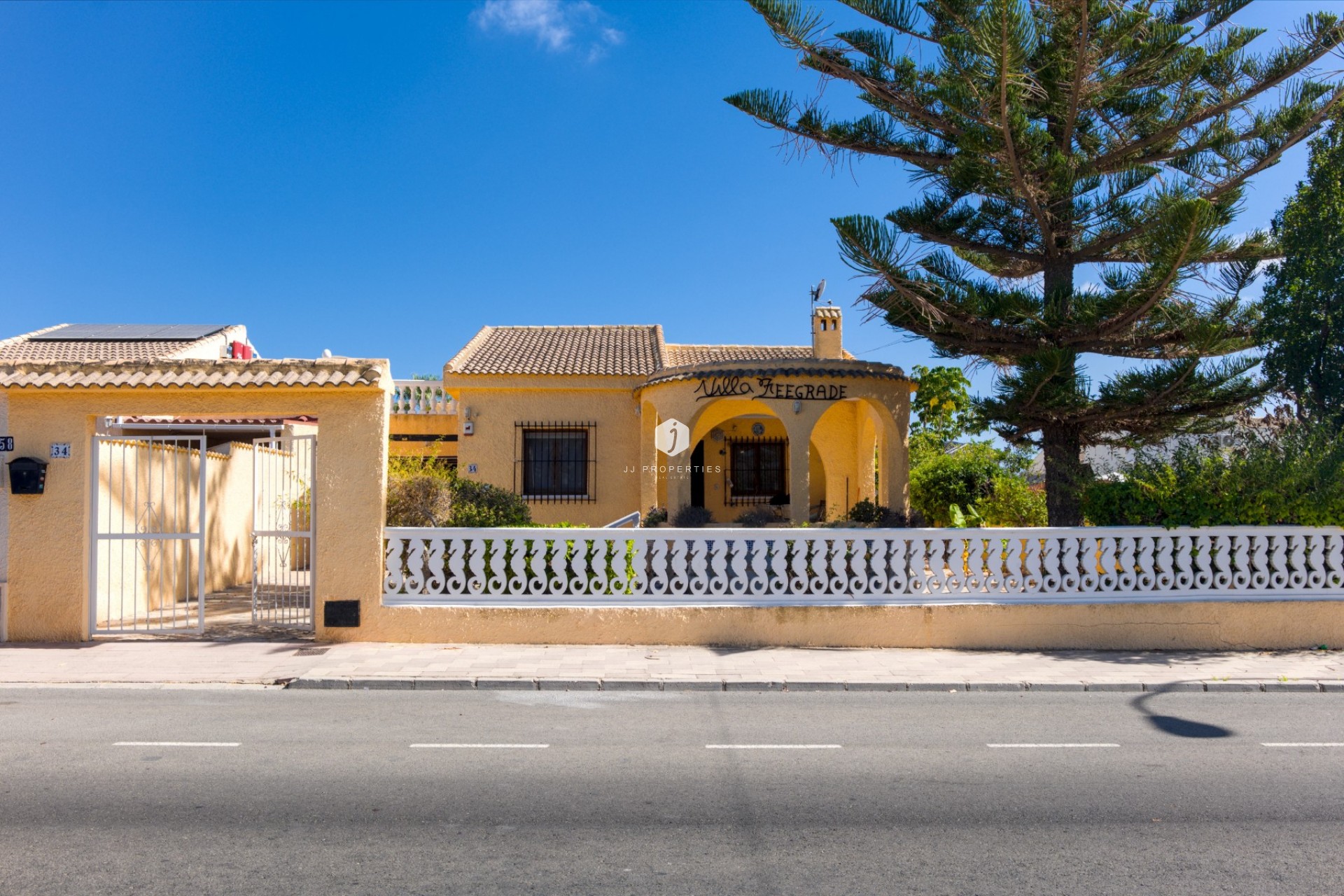 Resale - Villa -
La Siesta - Costa Blanca