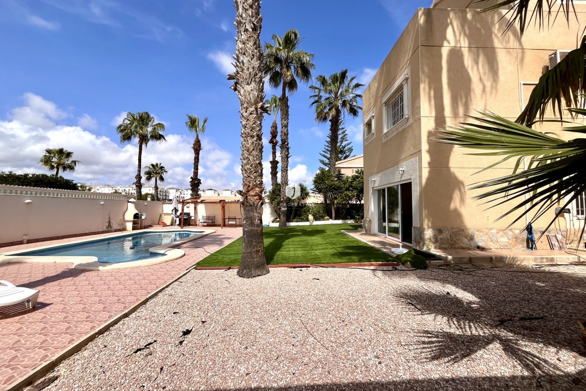 Resale - Villa -
La Zenia - Costa Blanca
