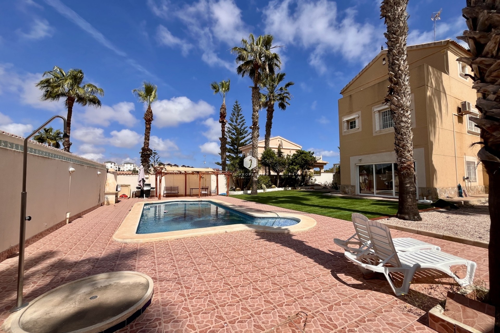 Resale - Villa -
La Zenia - Costa Blanca