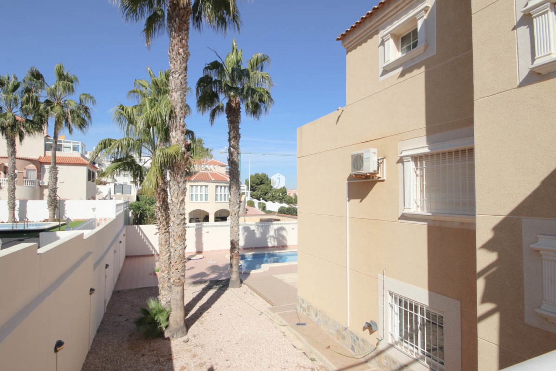 Resale - Villa -
La Zenia - Costa Blanca