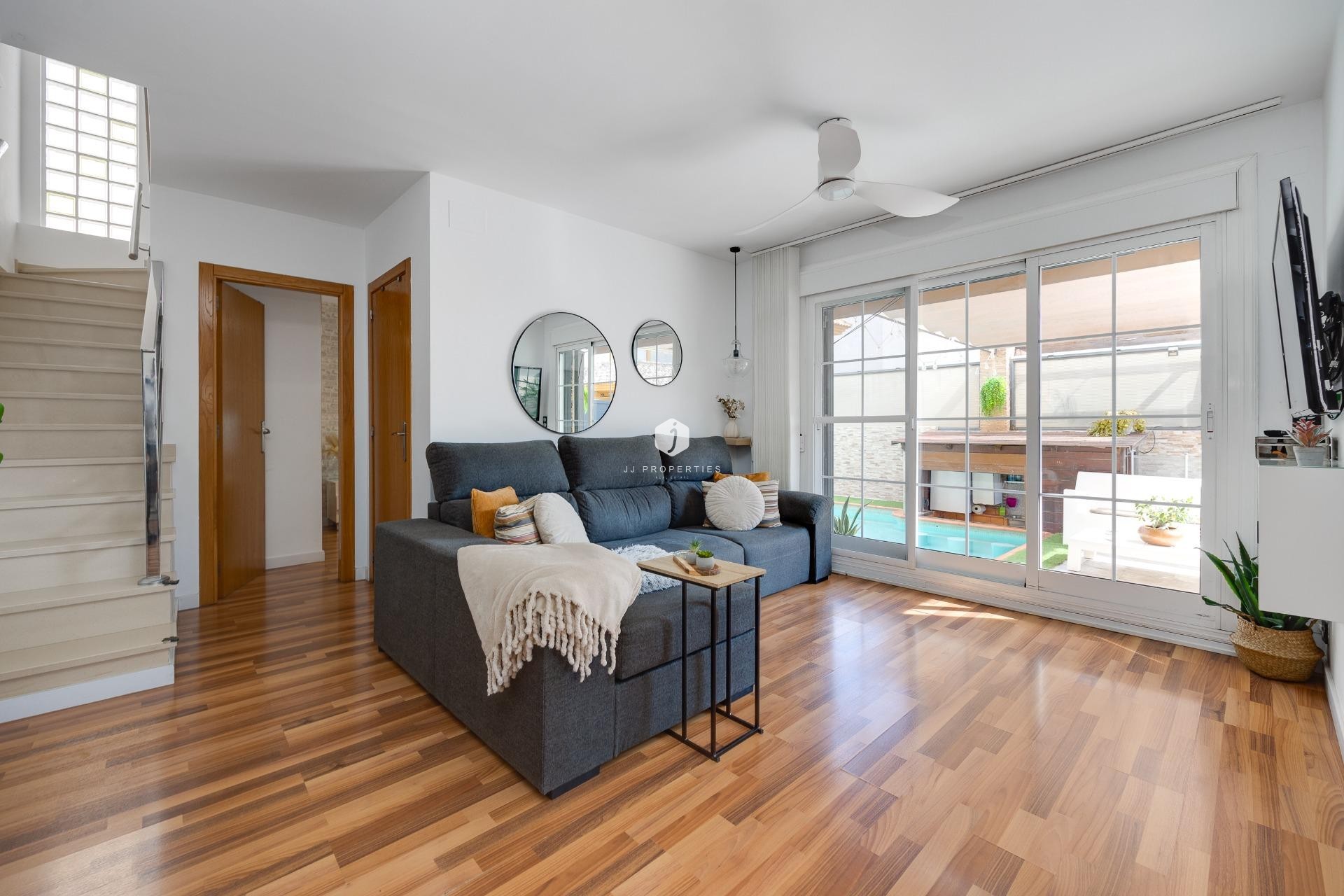 Resale - Villa -
Los Montesinos - La herrada