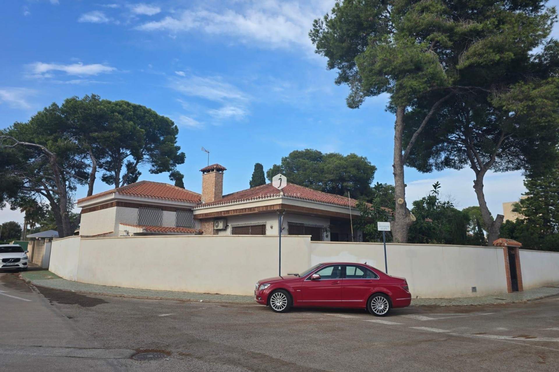 Resale - Villa -
Orihuela Costa - Campoamor