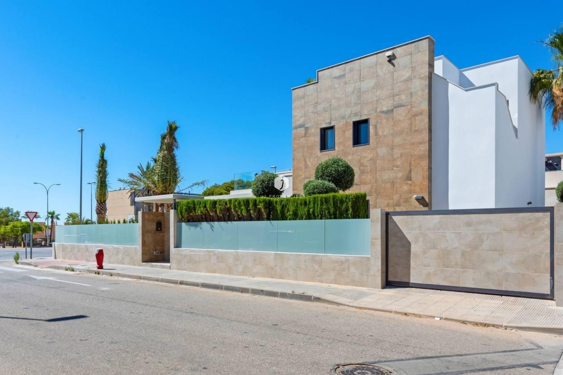 Resale - Villa -
Orihuela Costa - Campoamor
