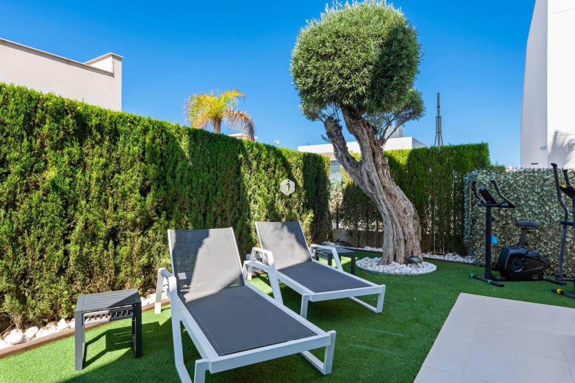 Resale - Villa -
Orihuela Costa - Campoamor