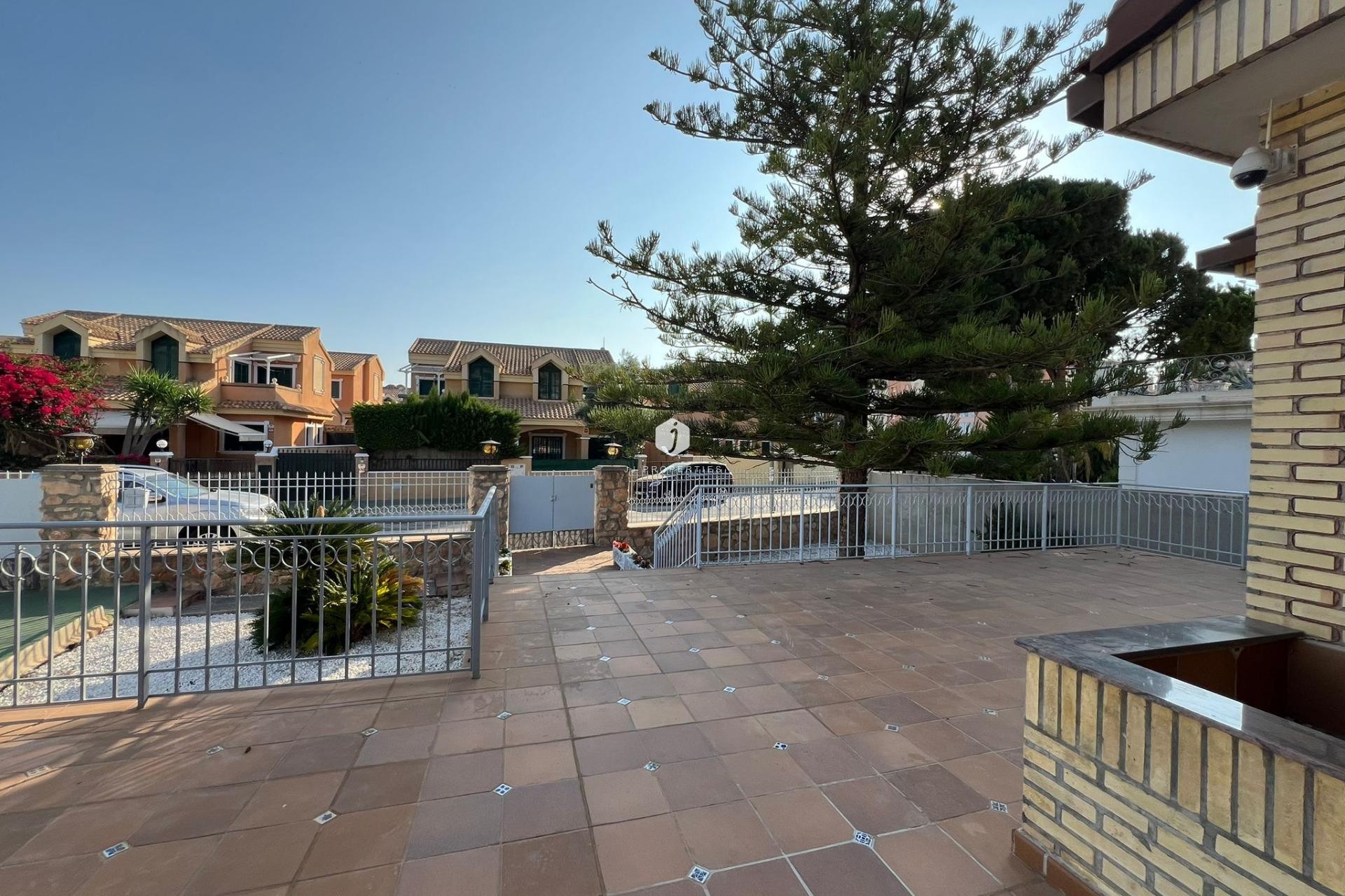 Resale - Villa -
Orihuela Costa - Campoamor